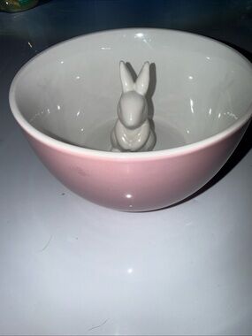 Kcare Pink & White Stoneware Bowl w Bunny in the Center See Pics For Measurement